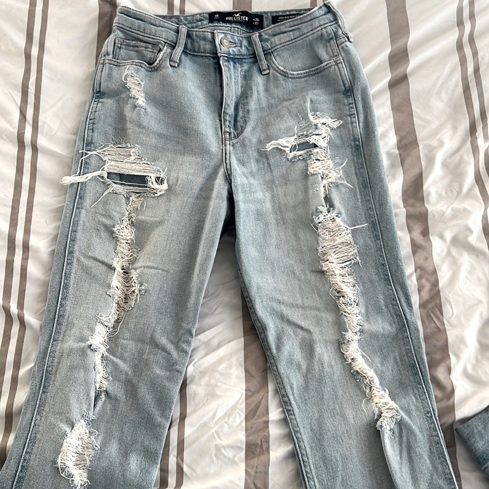 Hollister high rise mom jeans- vintage stretch size 1 regular.